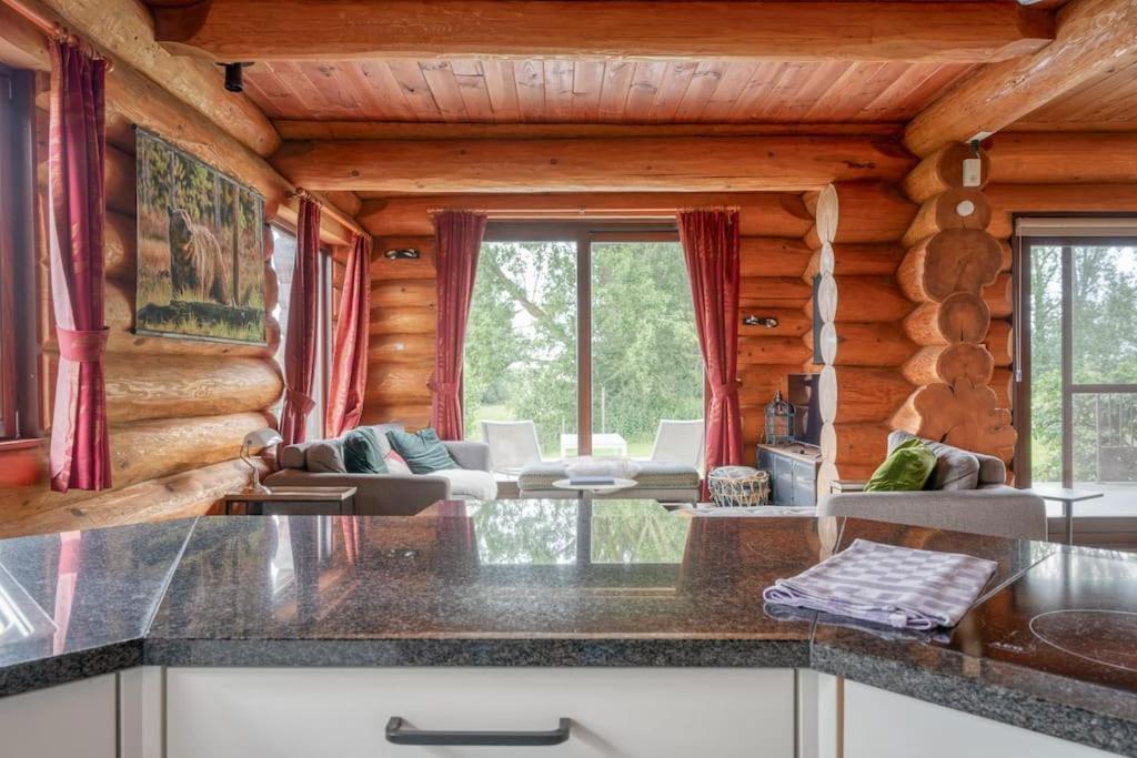 Cozy 4-Bedroom Chalet With Outdoor Spa In Zottegem מראה חיצוני תמונה
