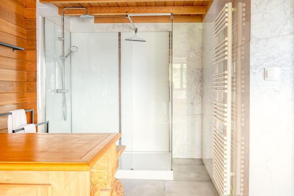 Cozy 4-Bedroom Chalet With Outdoor Spa In Zottegem מראה חיצוני תמונה
